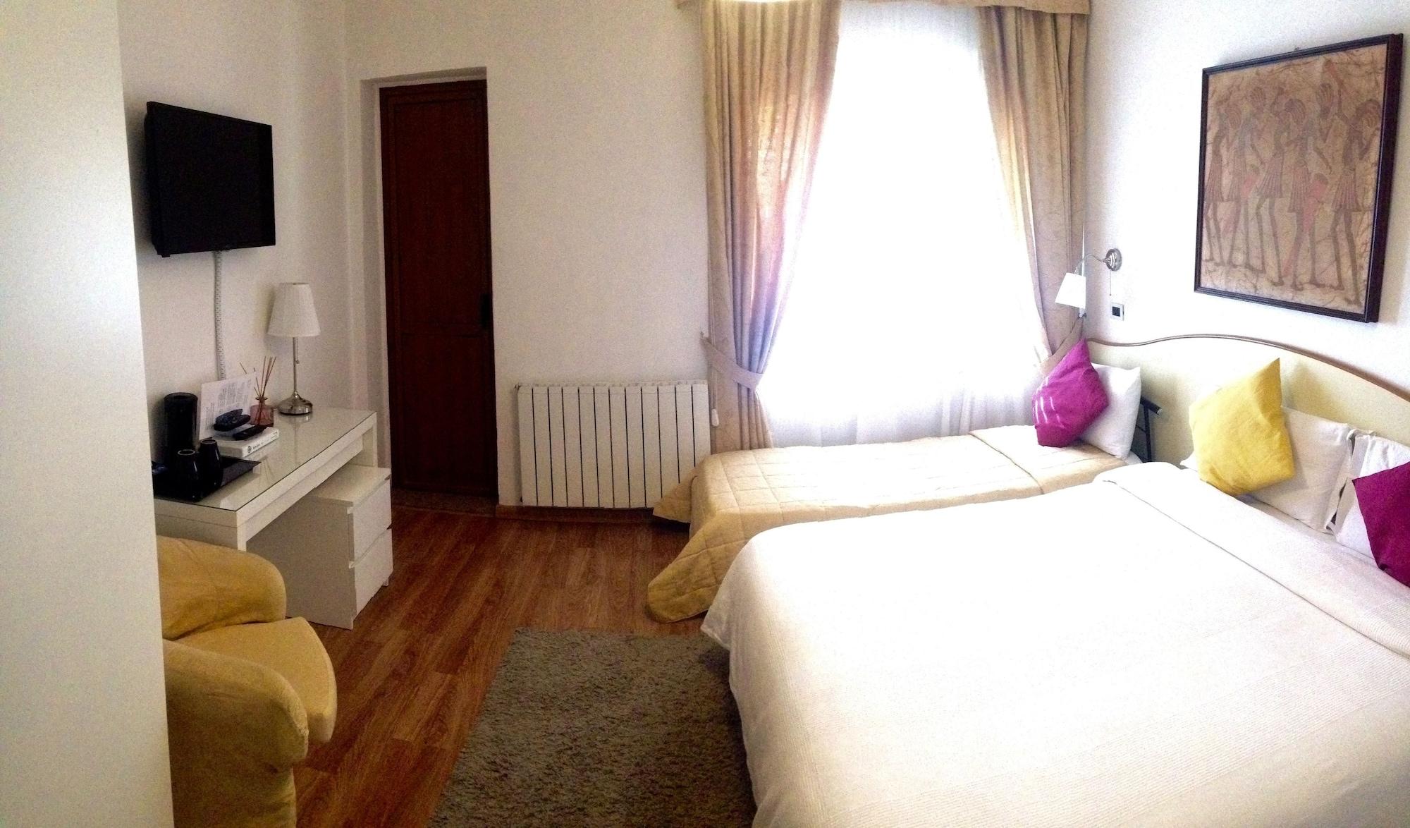 Greta & 2* Taormina
