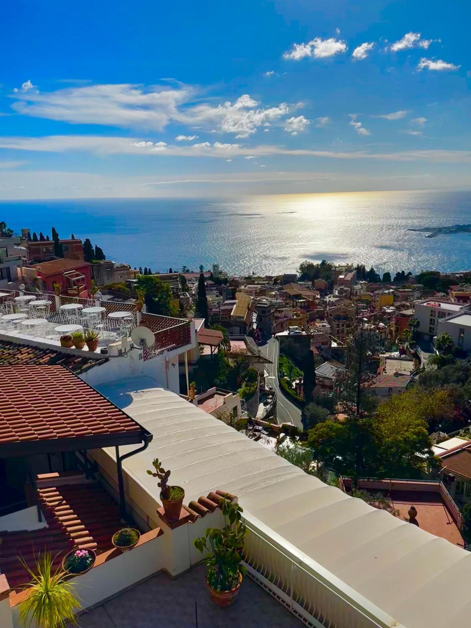 Greta & 2* Taormina